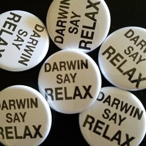 Macabre Multipack! Two pairs of earrings and 3 pinback buttons - 7 gothy pieces - Picture 3 of 9